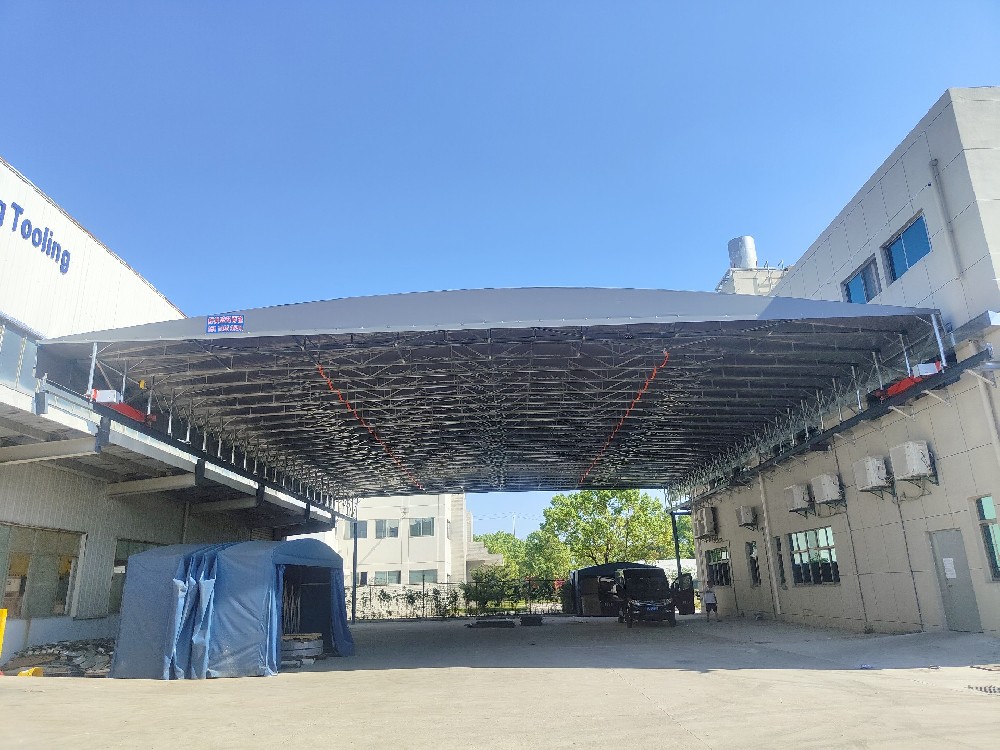 大（dà）型電動推拉棚工廠移動倉庫蓬廠房過道伸縮雨棚（péng）戶外籃球場遮陽（yáng）篷（péng）