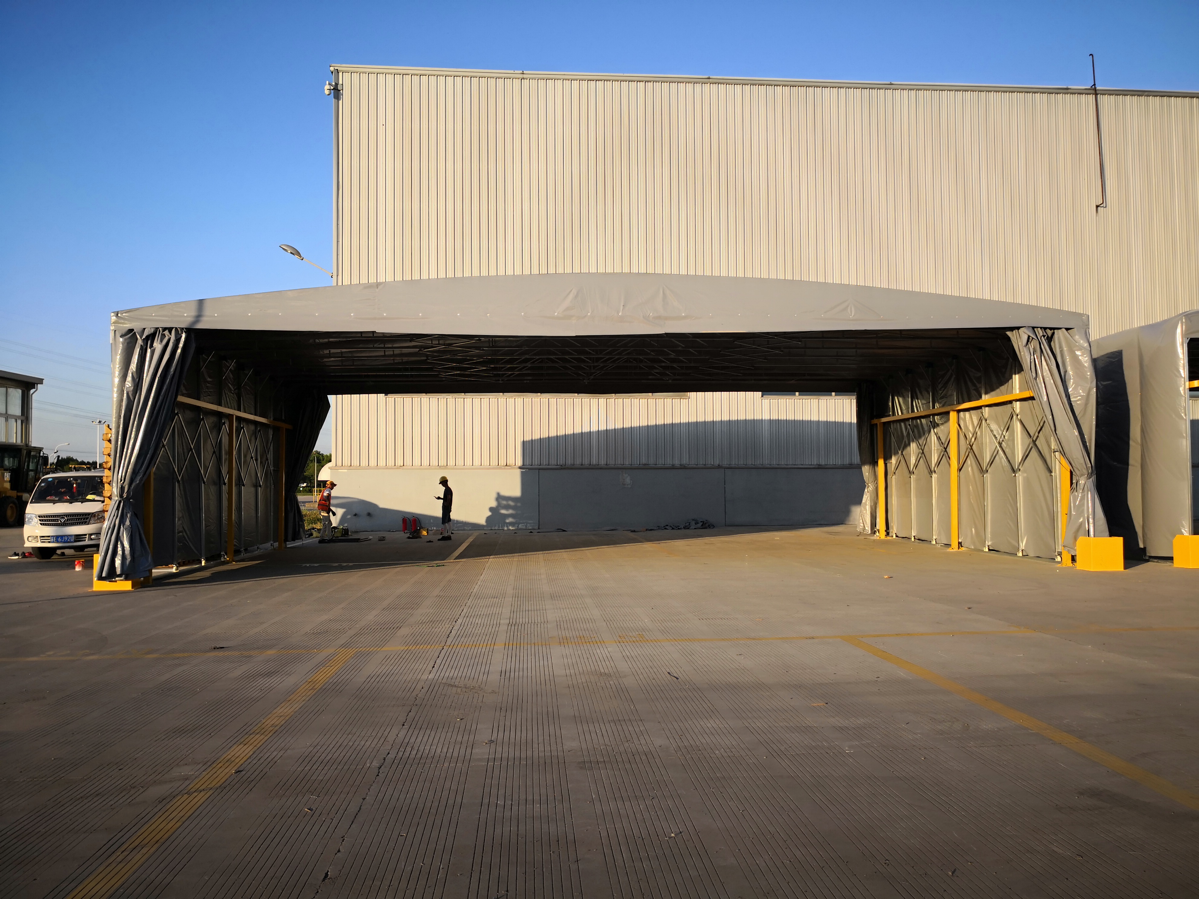 簡單介紹電動遮陽棚和手動遮陽棚的區別（bié）