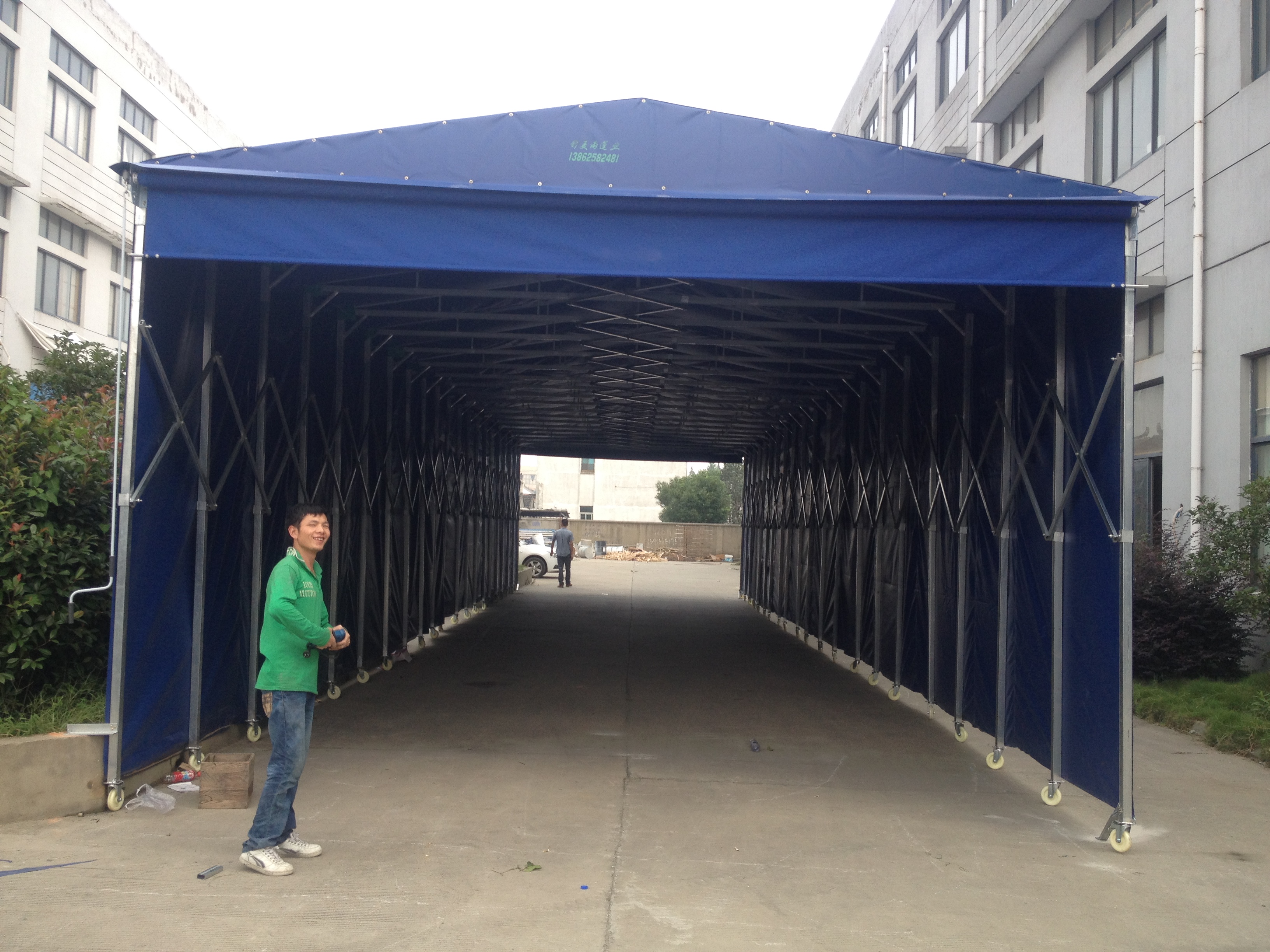 雨篷在室外環境下是如何工作的？