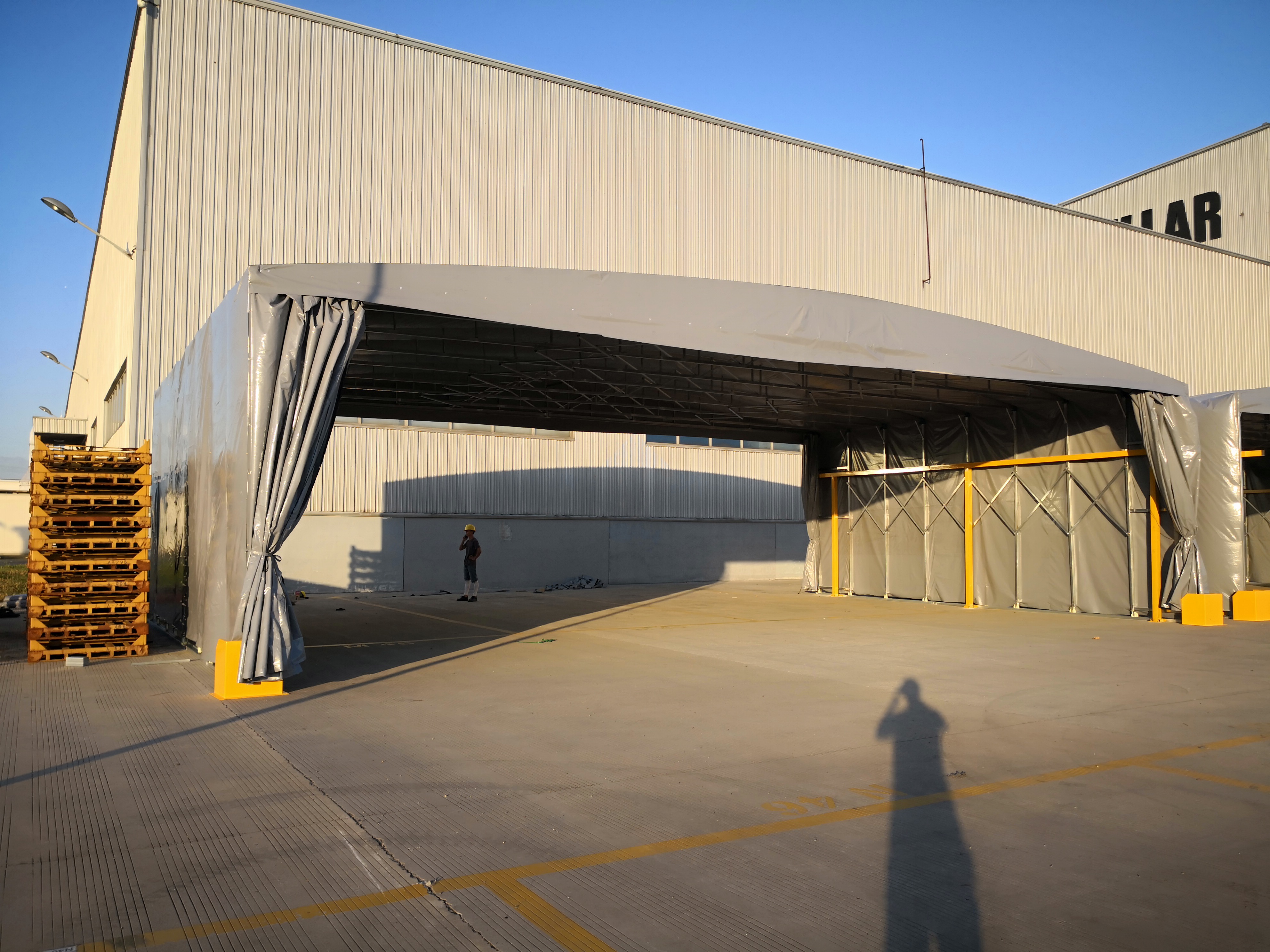 手（shǒu）動推拉篷