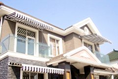 家裏陽台用什麽材料裝雨（yǔ）棚呢？