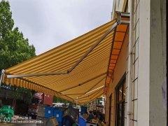 為何如今大家都（dōu）喜愛用遮陽雨棚（péng）呢？